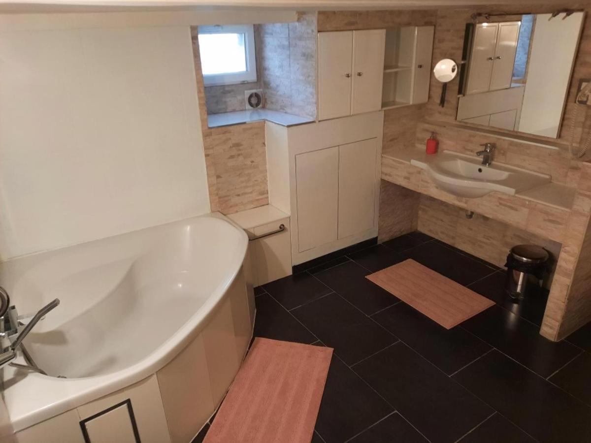 Liege 4420 Rue Jean Jaures 45 Grande Maison Joyeuse Avec Terrasse 30M2 Pour 8 Personnes Maximum Saint-Nicolas  외부 사진